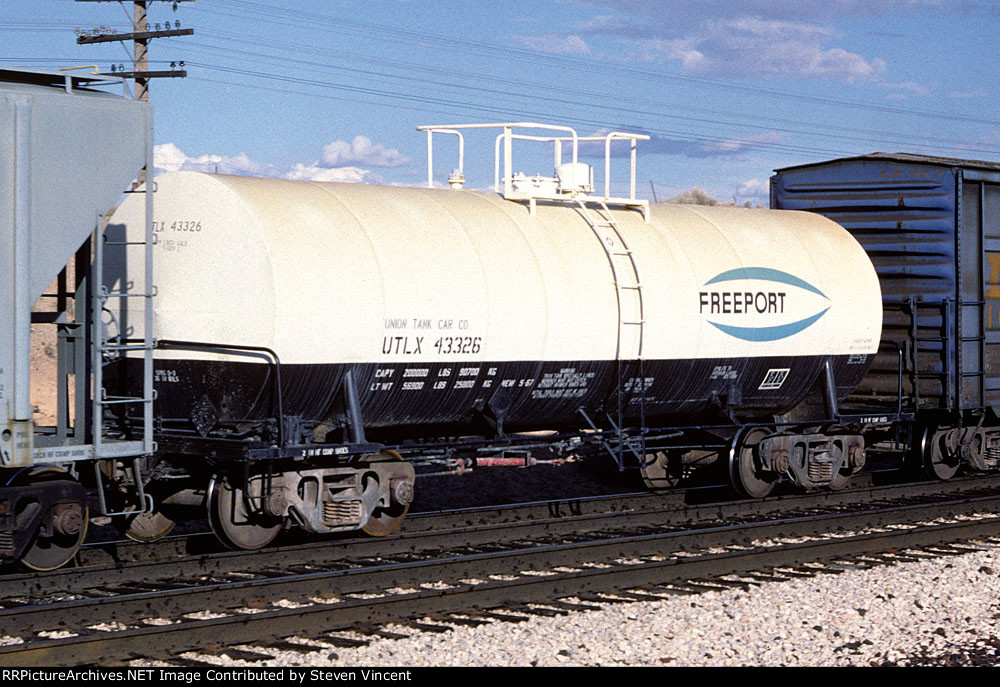 Union Tank Car tank leaded to "Freeport Kaolin" UTLX #43326